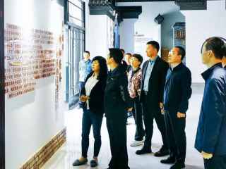 6月16日，省工商聯調研部崔明瑞部長率隊甘肅省浙江企業聯合會副會長蔡冠平、蘭州華能生態能源科技股份有限公司董事長李強一行，赴會寧縣楊崖集鎮隴西川村考察對接鄉村振興清潔生活整村推進項目，調研部全體干部陪